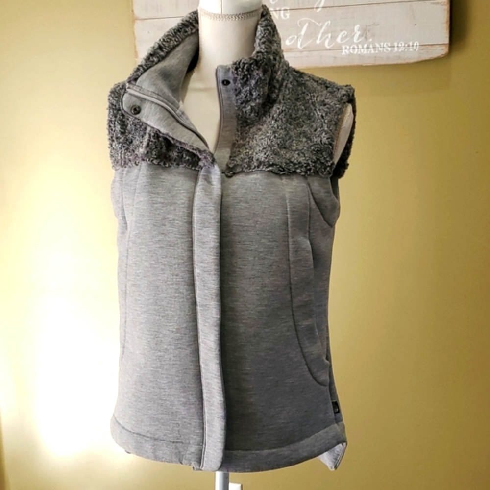 North Face Gray Sherpa Top Vest Medium New Without Tags - Picture 2 of 12